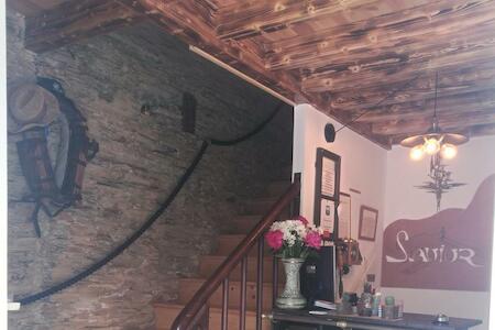 Mejor Hostal de Fiesta: Albergue Savior, Lourenza