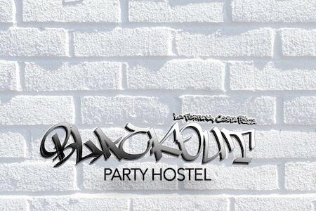 Blackout Hostel, Fortuna