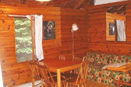 Algonquin's Wolf Den Backpackers
