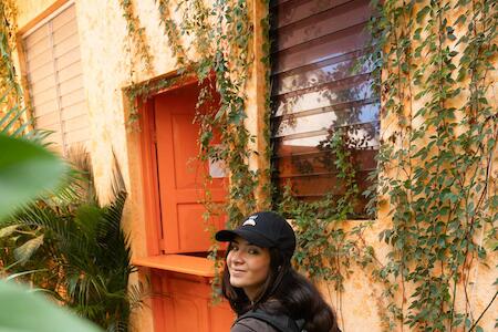 Hostal Macarena, Flores