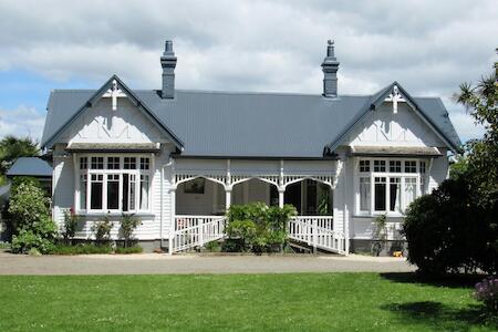Best for Solo Traveler: White Elephant Backpackers, Motueka