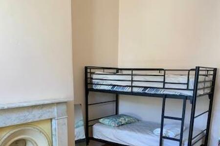 Bozo Backpacker, Melbourne Bozo Backpacker, Melbourne