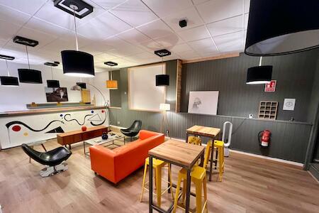 The Orange Teddy Bear Hostal La Peña, Mieres The Orange Teddy Bear Hostal La Peña, Mieres