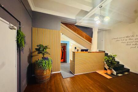 Best for Solo Traveler: Crash Palace, Napier