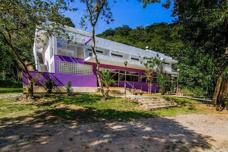 Best for Solo Traveler: Casa Bacarirá, São Sebastião