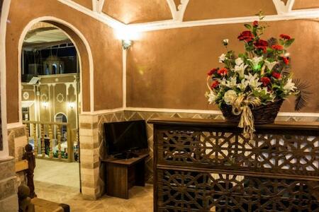 Firoozeh Traditional Hotel