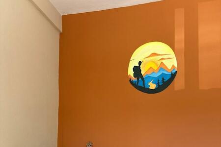 Queen-v Hostel, Vlorë