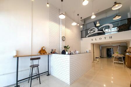 Sloth Hostel DonMueang Airport