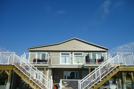 Bayside Inn & Waterfront Suites