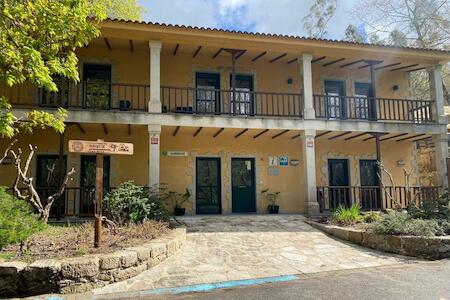 Best for Solo Traveler: Albergue O Beque, Moaña