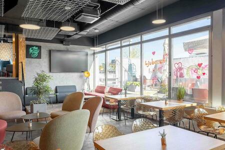 Best Party Hostel: The Fuzzy Log, Ljubljana