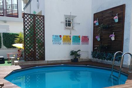 Happy Day Suite Hostel, Costa da Caparica