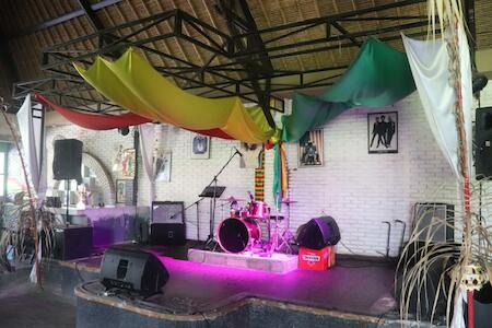 PACA'S Reggae Bar & Hostel