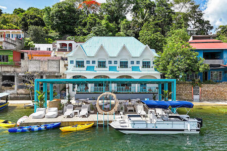 Best Party Hostel: Adra Hostel Peten, Flores
