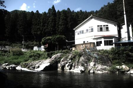 Earth Hostel - The Riverhouse