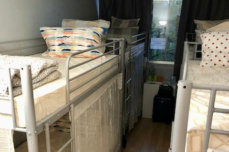 Female dorm- Femme dortoir Paris 8pm-10am, Paris