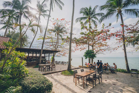 Chill Inn Lipa Noi Hostel & Beach Cafe