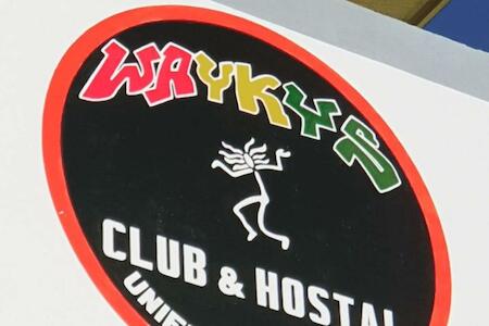 Wayky's Club & Hostal