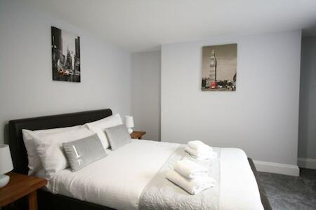 Nelson By The Docks Serviced Apartments