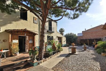 Best for Solo Traveler: Mucha Masia Hostel Rural Urba, El Prat de Llobregat