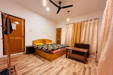 Best for Solo Traveler: John's Homestay, Srinagar