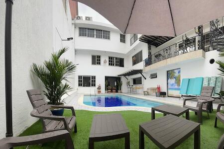 Best for Female Solo Traveler: The View Hostel & Lounge, Cali