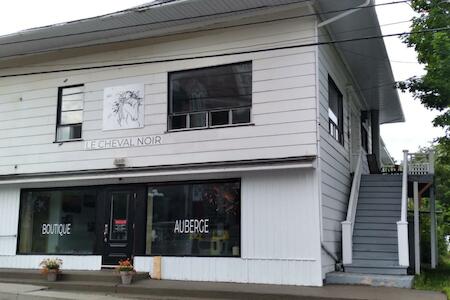 LE CHEVAL NOIR, Trois-Pistoles LE CHEVAL NOIR, Trois-Pistoles