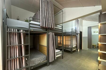 Mon's House, Cư Chinh