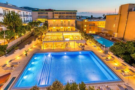 Best for Solo Traveler: Florida Hostel & Hotel, Sorrento
