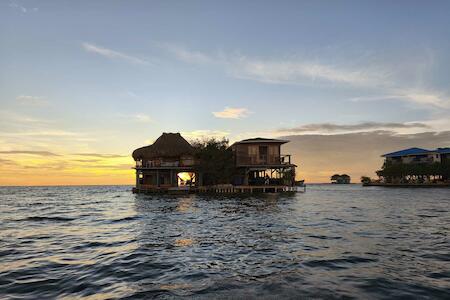 Acuarimantima Hostal, Tintipan Island