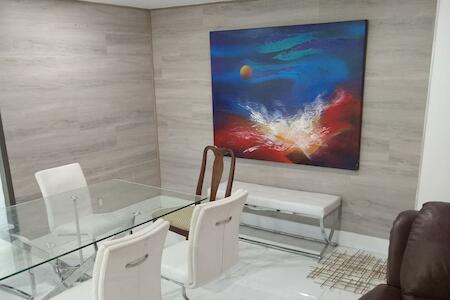 Best for Solo Traveler: Premier Hostle, Fort Lauderdale