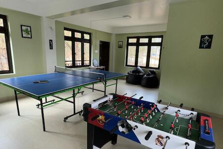 Xtsy Travellers Hostel, Shillong
