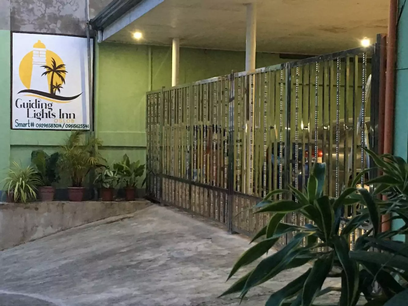 Guiding Lights Inn, Oslob 2023 Price & Reviews Compared