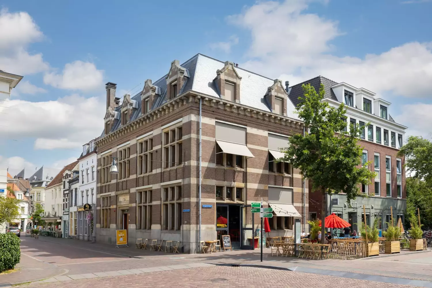 Hostel & Bar De Basis, Zwolle Is it Worth it? NEW Reviews 2024