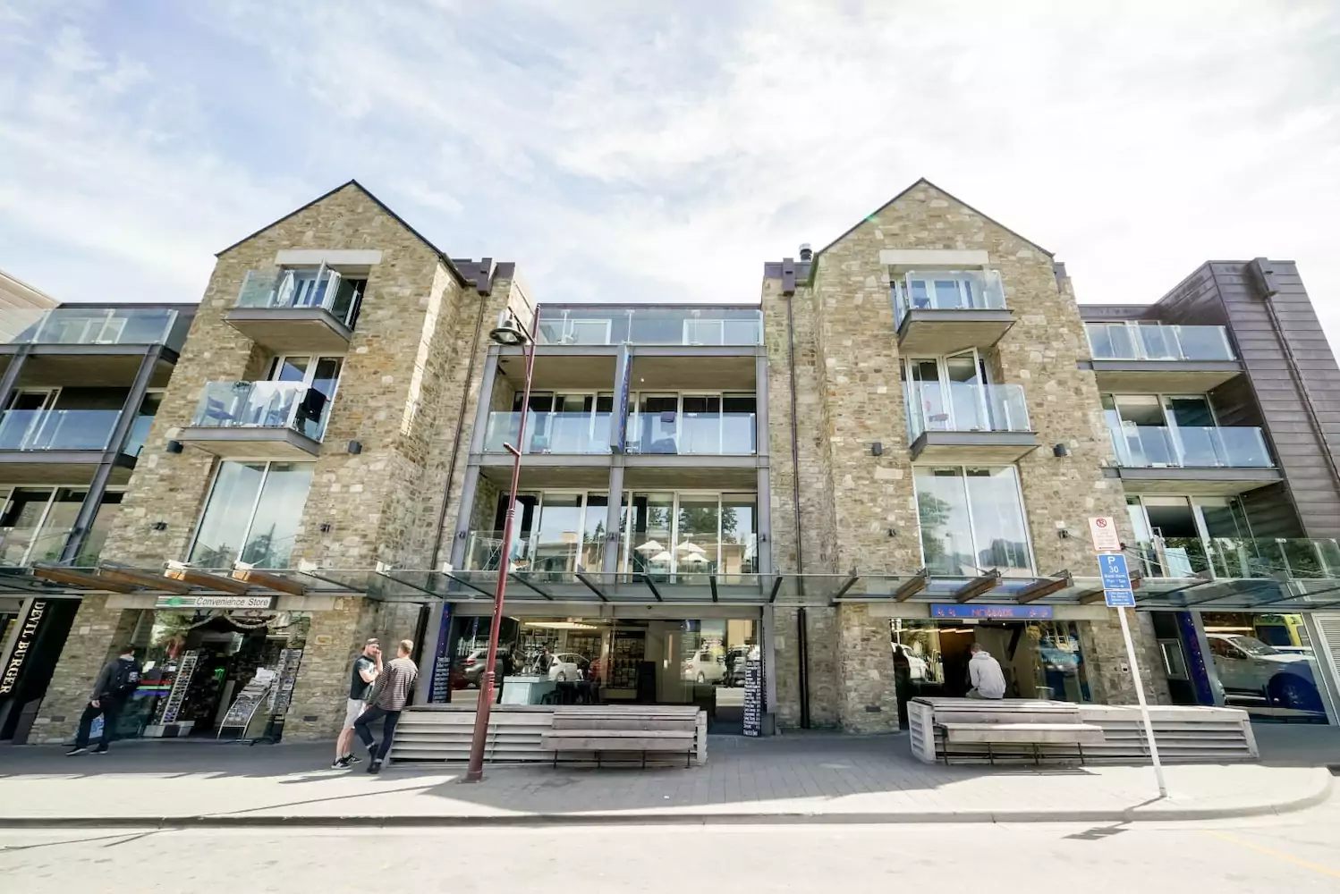 Nomads Queenstown Backpackers, Queenstown Is it Worth it? NEW Reviews