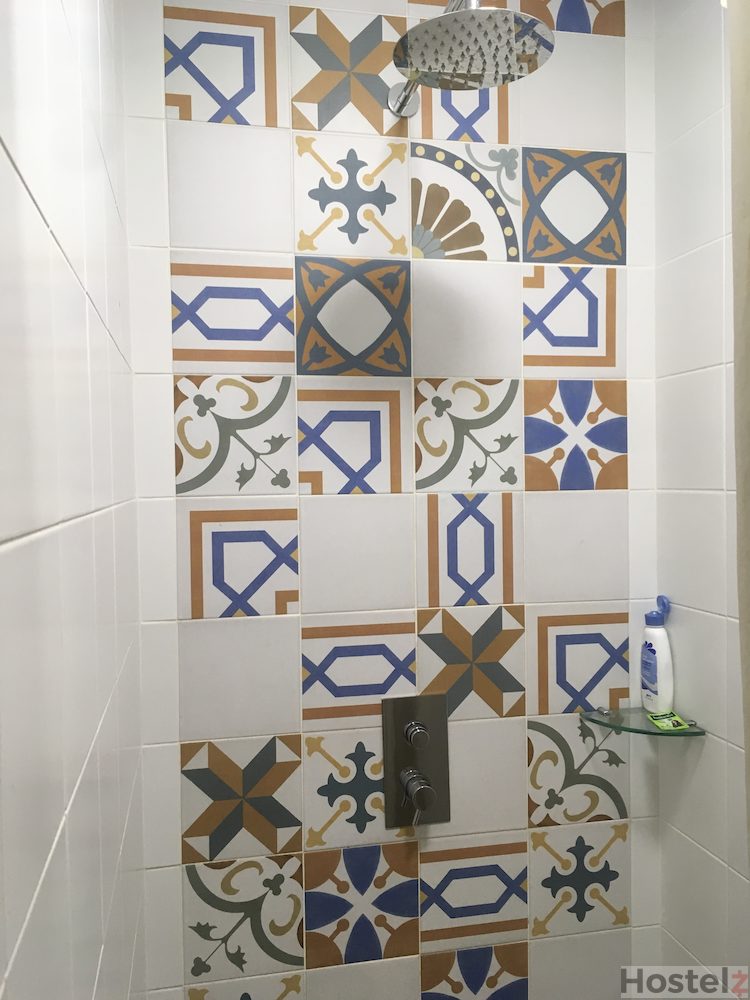 Unisex shower