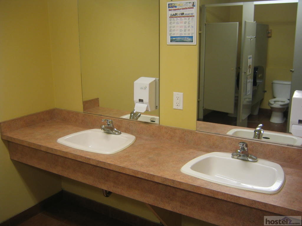 Price Comparison for SameSun Backpacker Lodge Kelowna in Kelowna