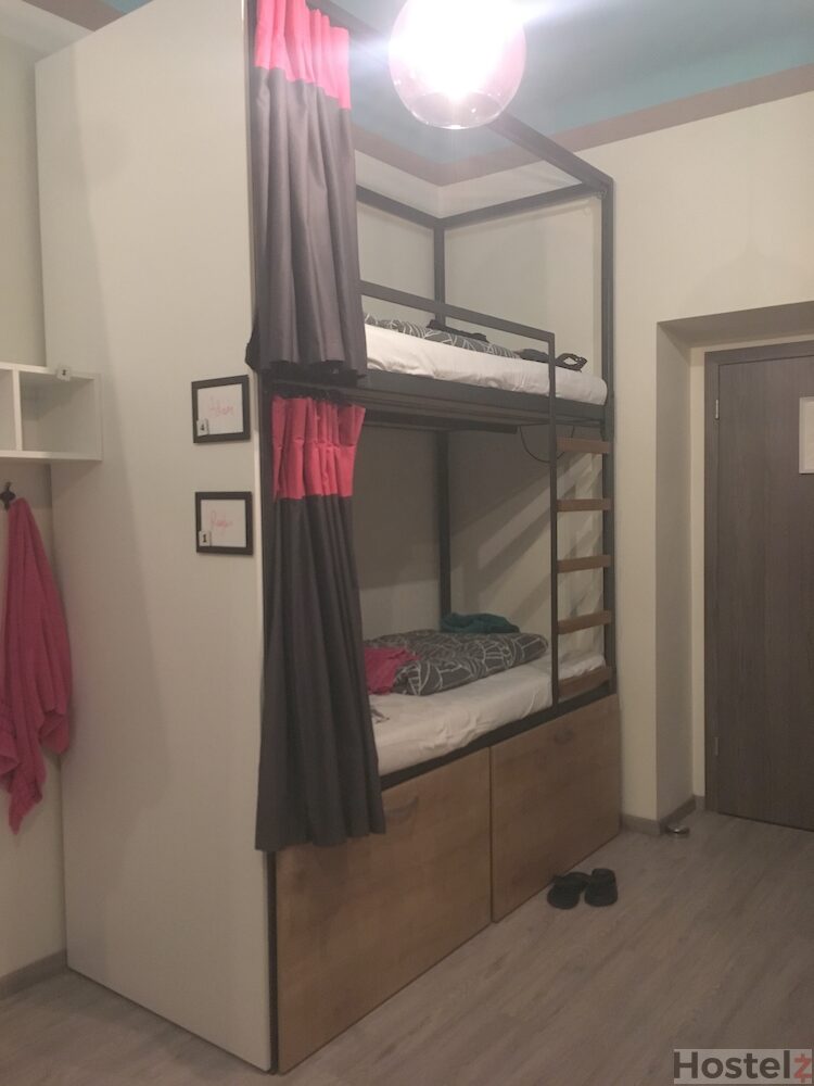 Bunk (8 bed dorm)