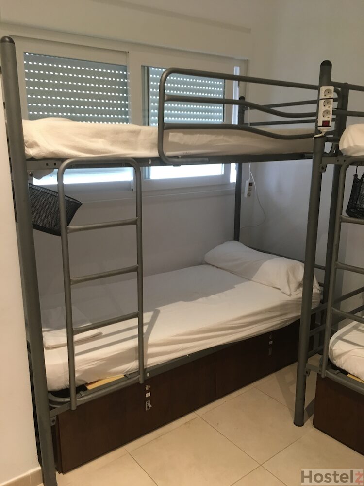 Bunks in 6 bed female dorm