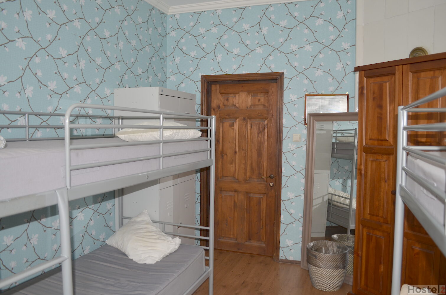 4-bed female dorm