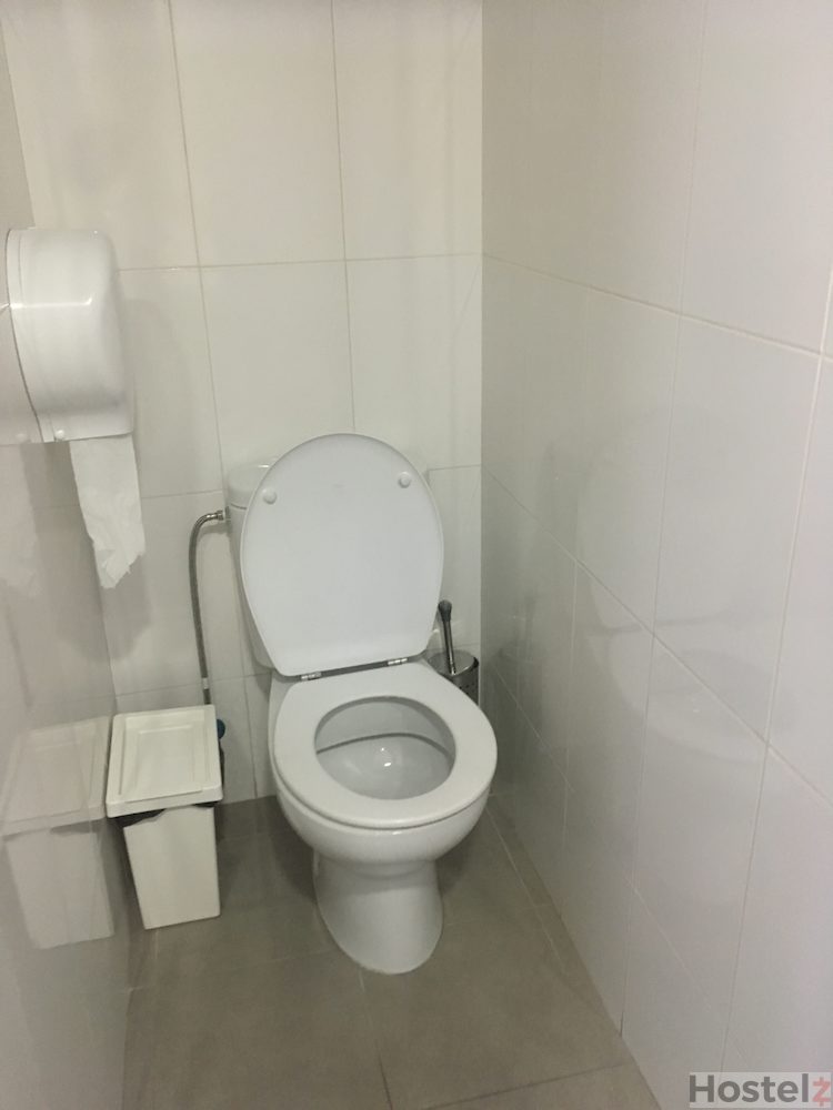 Unisex toilet 