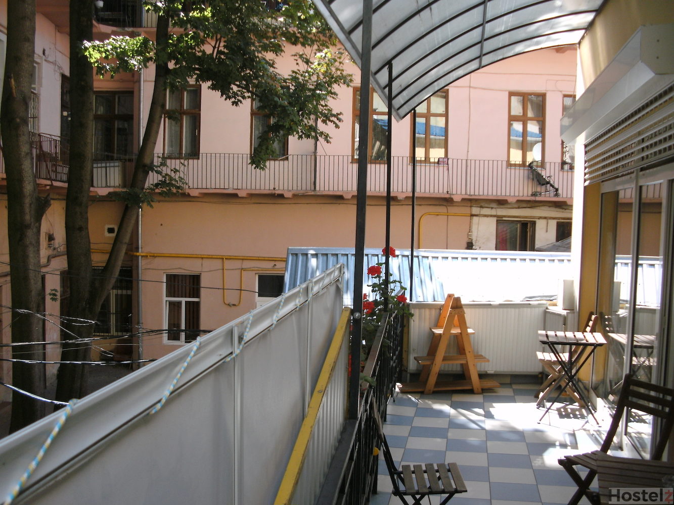 Yard Hostel & Coffee Shop, Chernivtsi