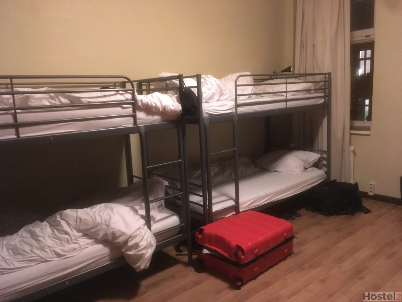 6 bed mixed dorm