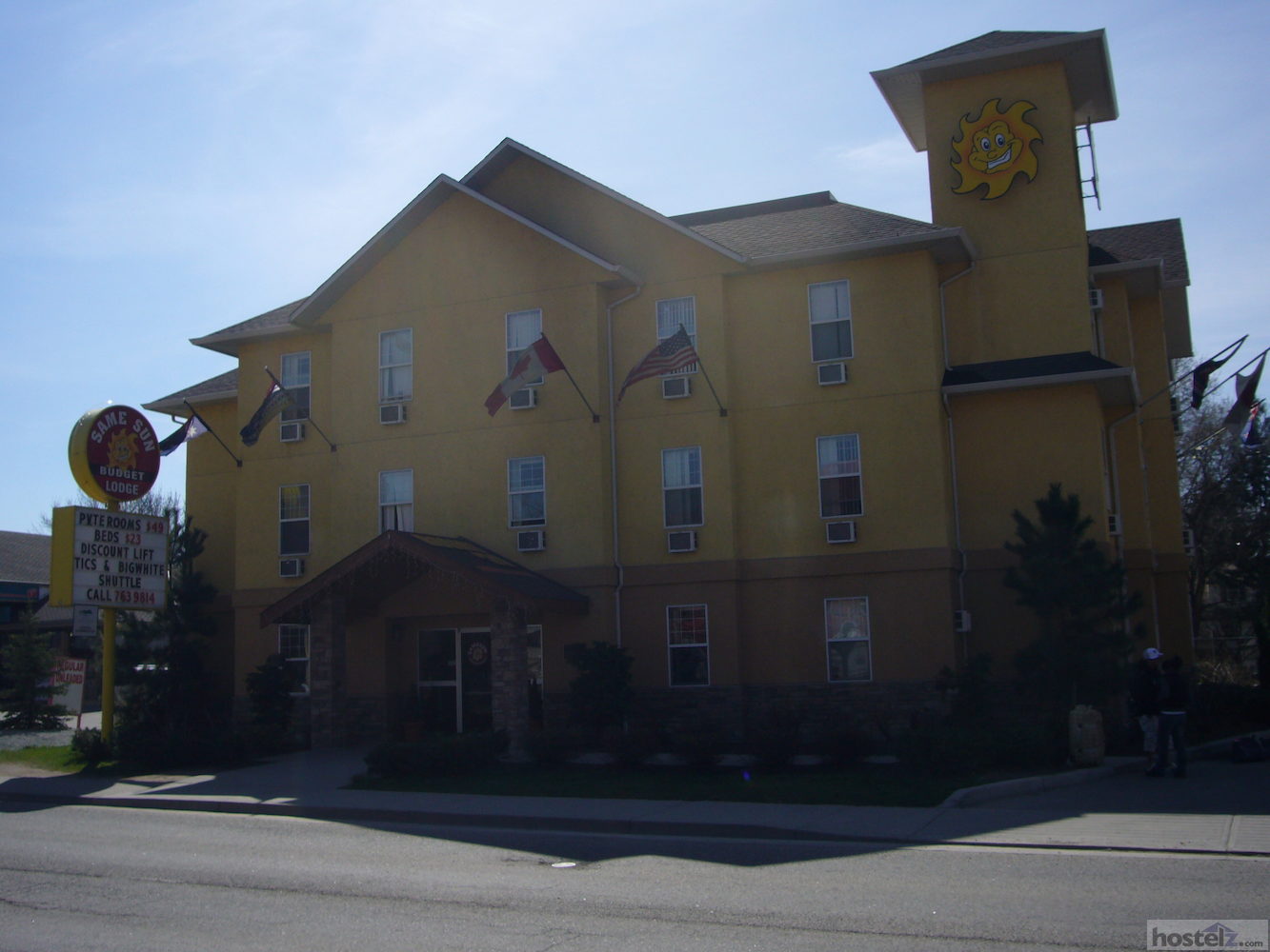 Price Comparison for SameSun Backpacker Lodge Kelowna in Kelowna