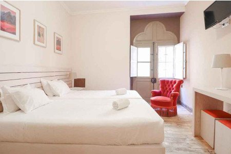 11 Hostels in Faro with Private Rooms
