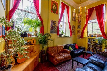 11 Best Hostels with Private Rooms in Edinburgh 
