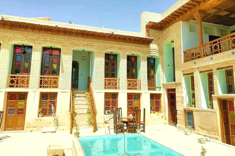 3 Cheapest Hostels in Shiraz