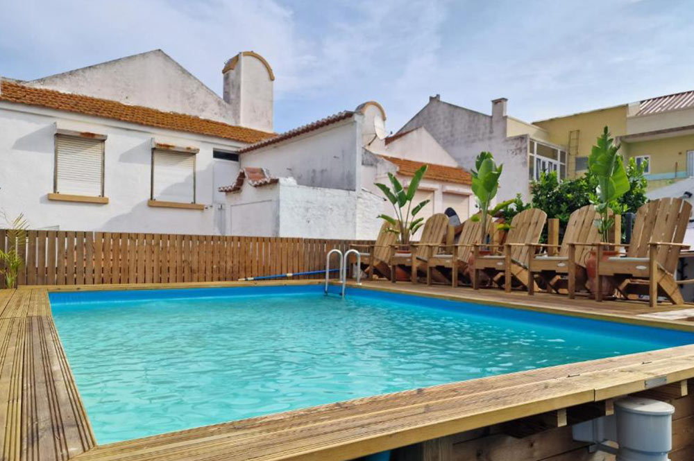 4 Cheapest Hostels in Costa da Caparica