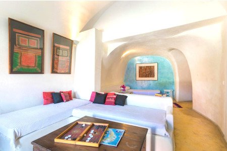 5 Cool Hostels in Santorini with Private Rooms
