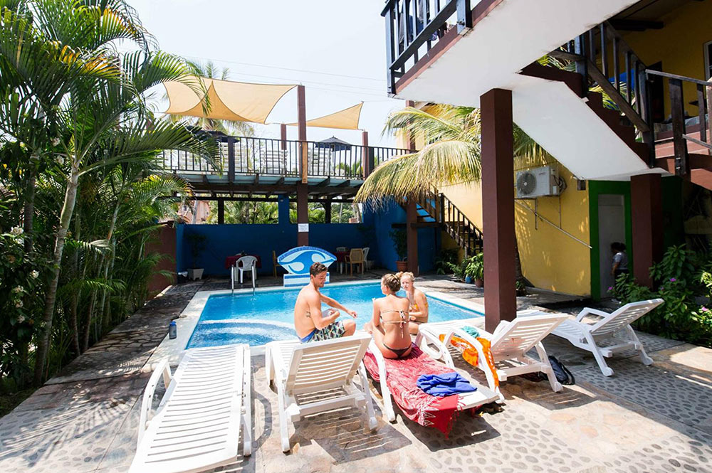 3 Party Hostels in La Libertad